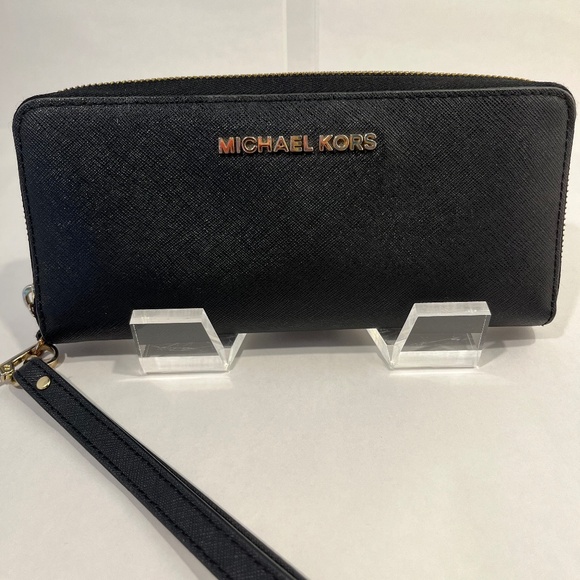 Michael Kors Large Continental Wristlet - Picture 1 of 3